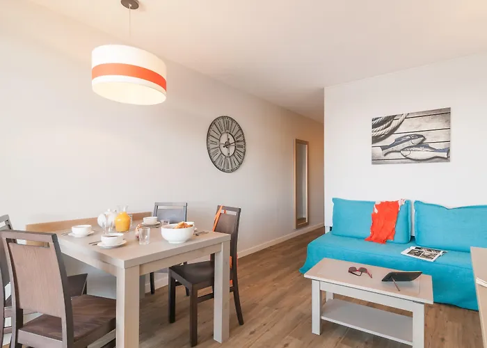 Pierre & Les Balcons De 3*