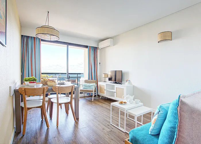 Pierre & Les Balcons De Κολιούρ